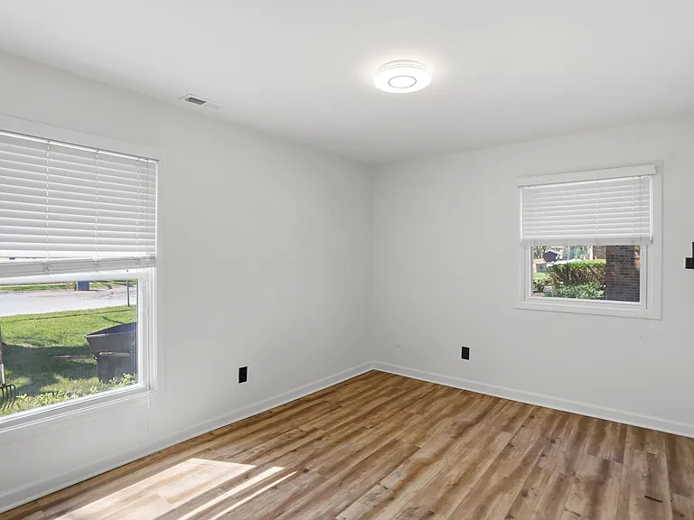 512 Lexington Blvd — Photo 45