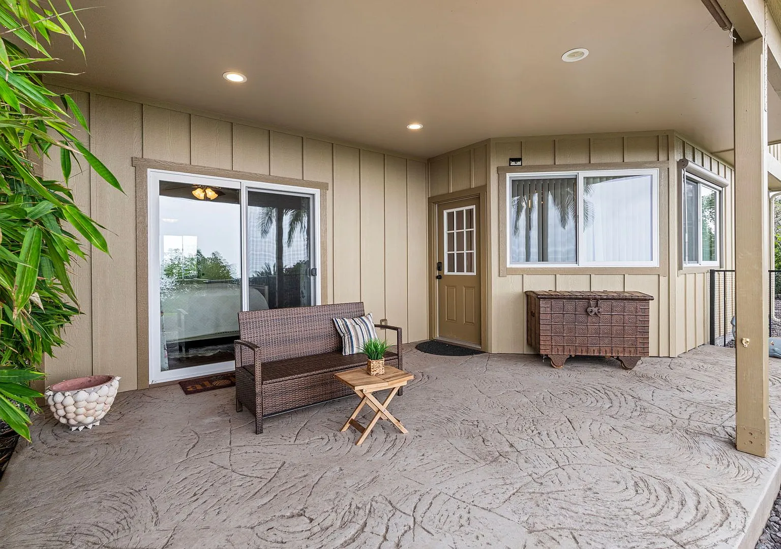 Spacious & Private 2BD/1BA Ohana in Kailua-Kona Sunset Views & Great Location! — Photo 1