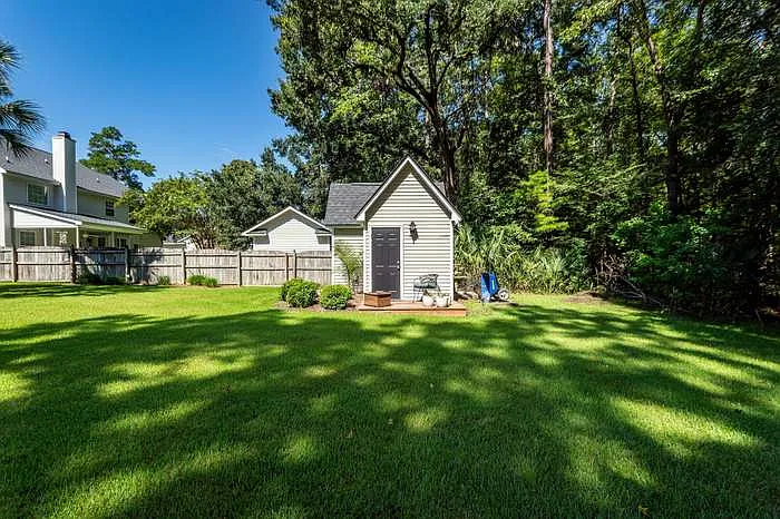 136 Oak Bluff Rd — Photo 38