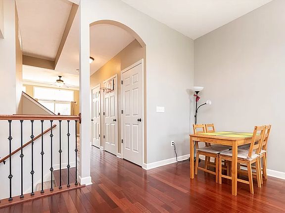 3rd image of 10 Grandview Dr