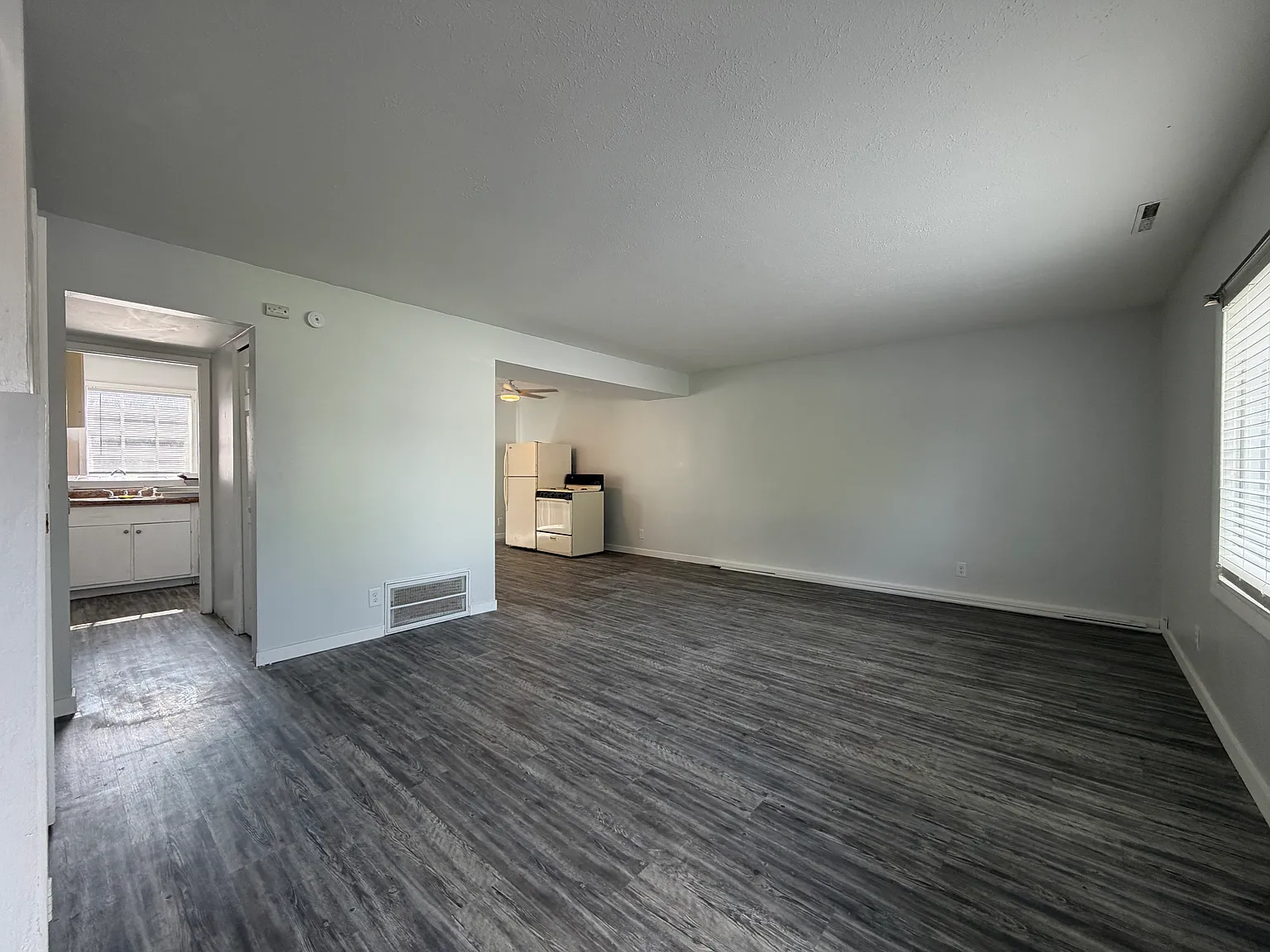 3 bed, 1.5 bath, $1,300 — Photo 4