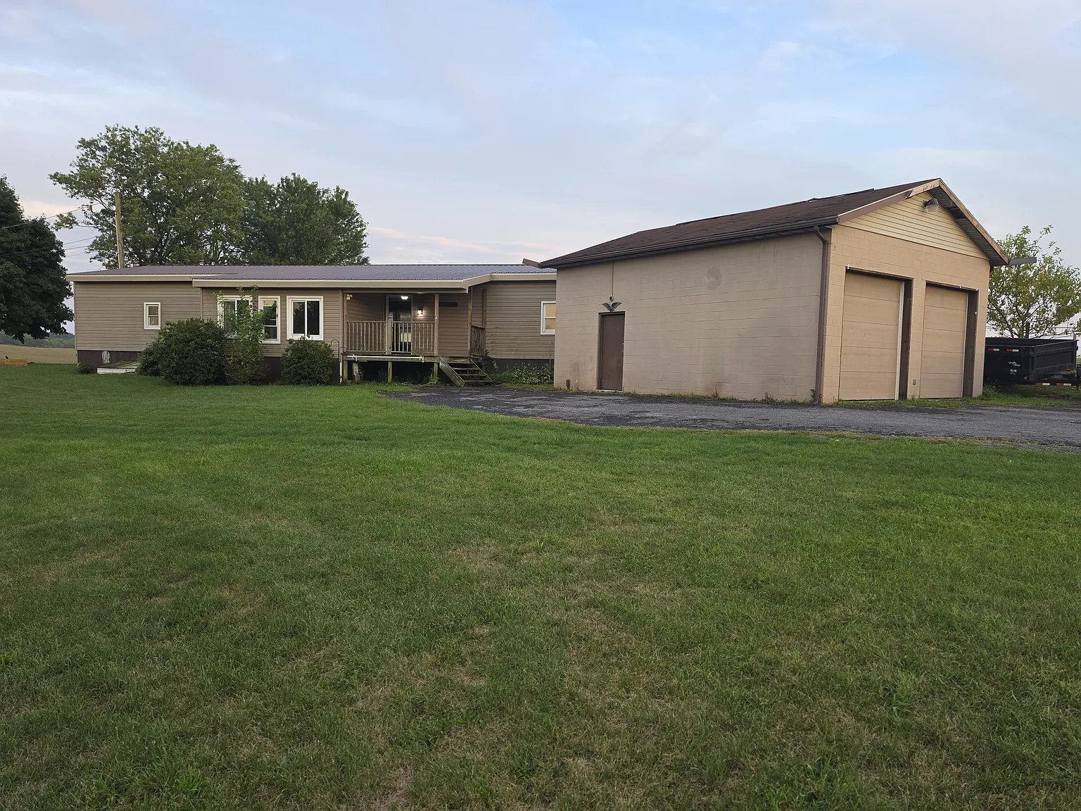 3 bed, 1200 sqft, $1,400 — Photo 1