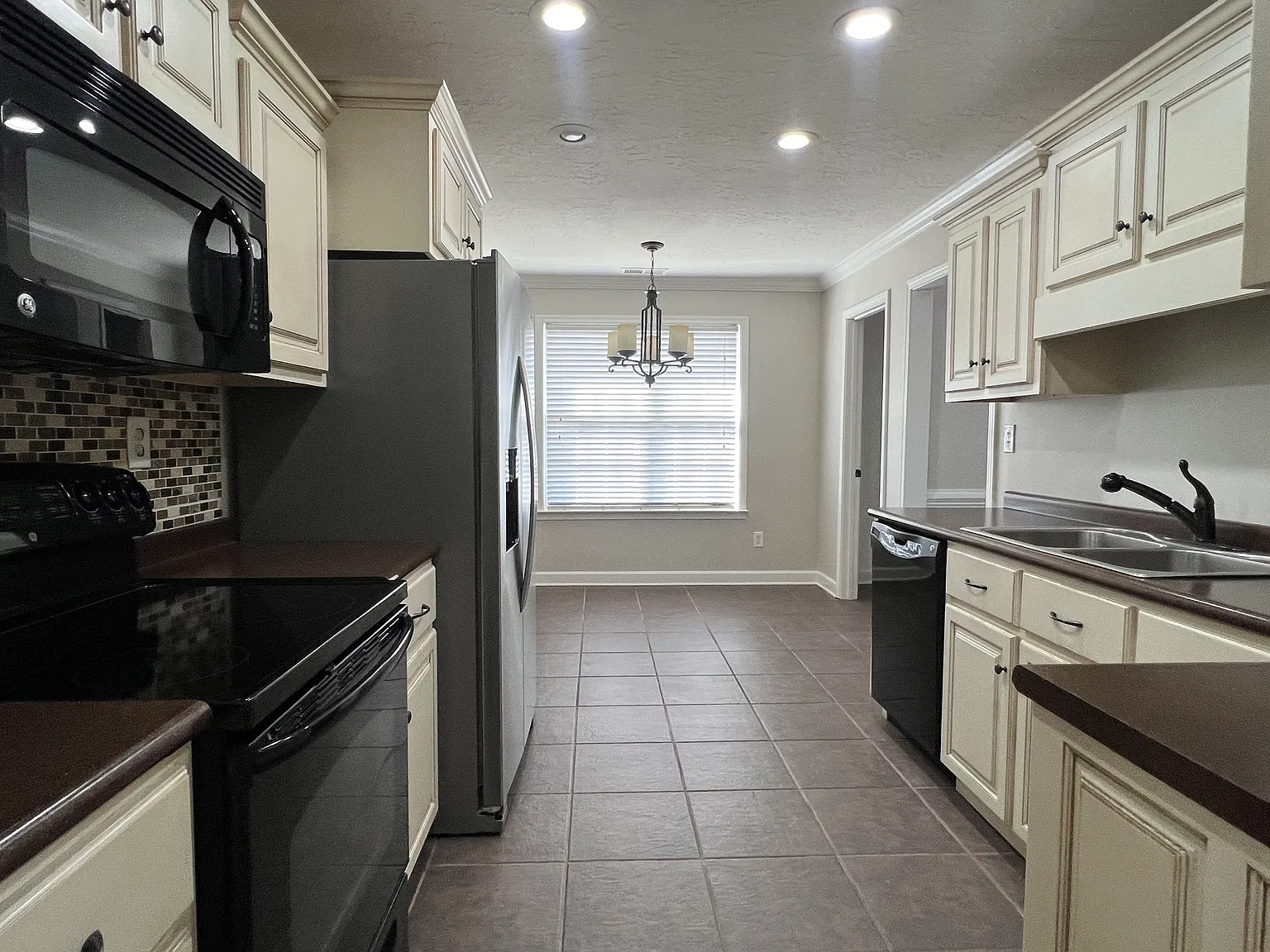3 bed, 1754 sqft, $1,975 — Photo 4
