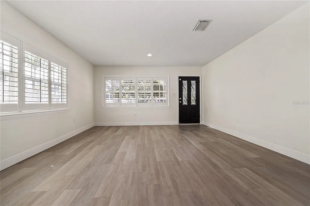 3 bed, 3.0 bath, 2173 sqft, $6,700 — Photo 3