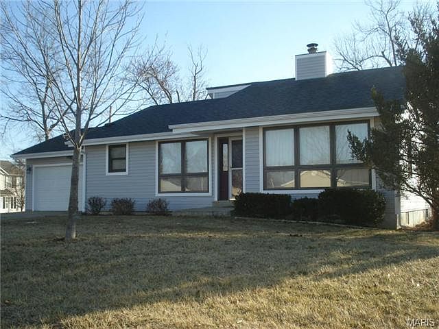 1st image of 100 N Camelot Dr