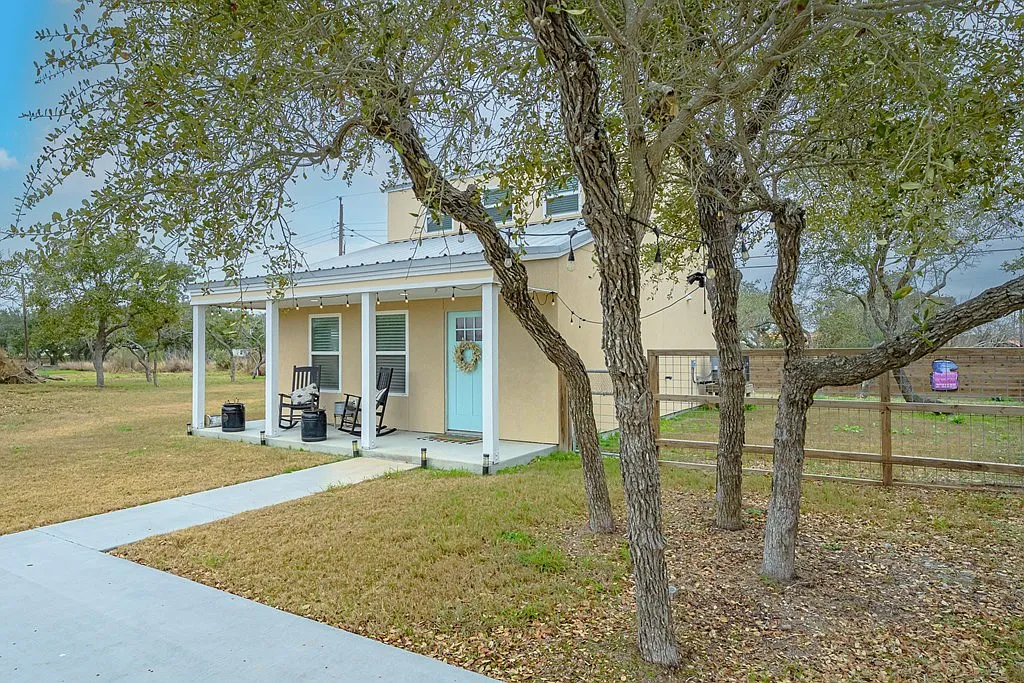 3 bed, 2.5 bath, 1144 sqft, $1,900 — Photo 3