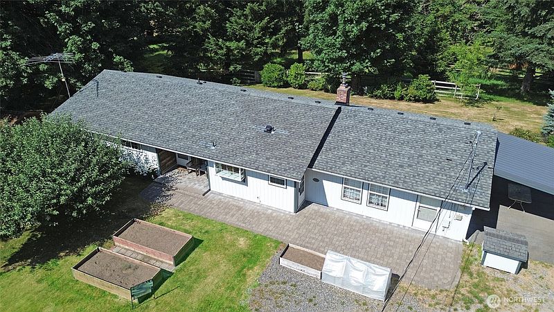 2nd image of 2024 Lorraine Drive SE