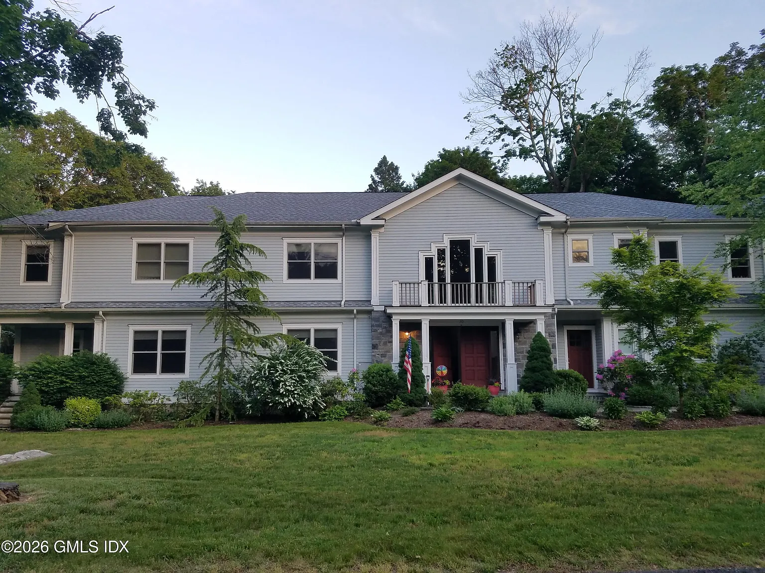 5 bed, 4.5 bath, 5810 sqft, $12,500 — Photo 2