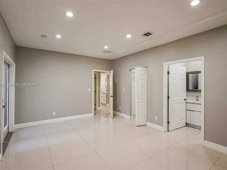 2835 NW 14th St — Photo 10