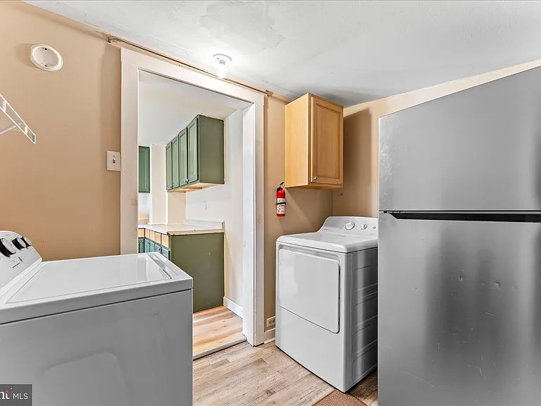 251 Hickory St — Photo 16