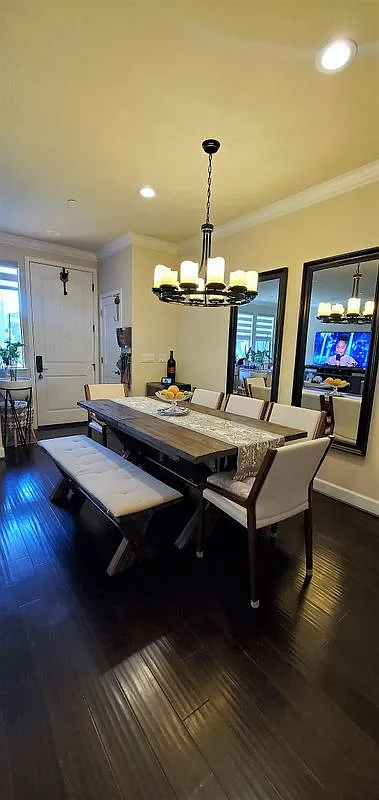 3 bed, 2.5 bath, 1696 sqft, $4,350 — Photo 2
