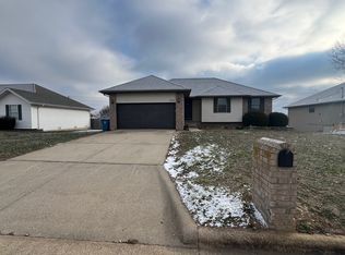 576 S Bradford Ave, Nixa, MO 65714