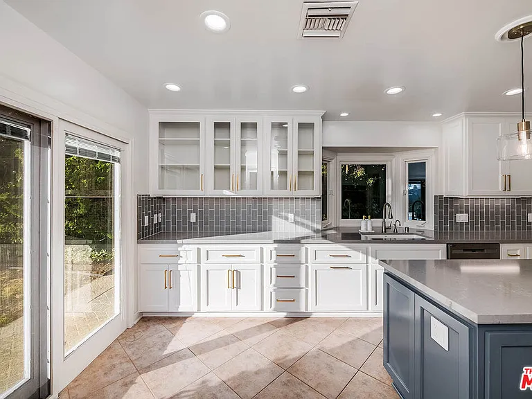 3115 Dona Susana Dr — Photo 17