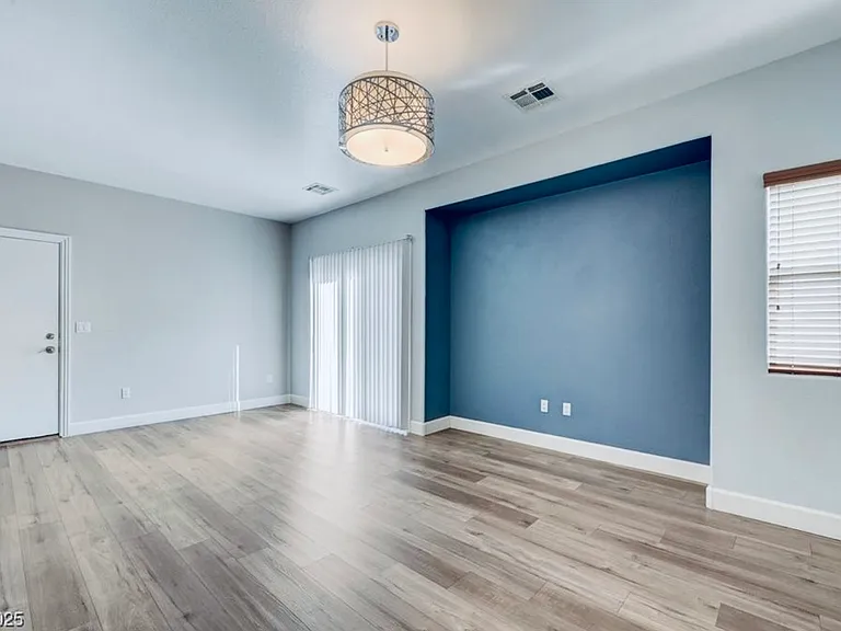 128 Tilbury Ave — Photo 26