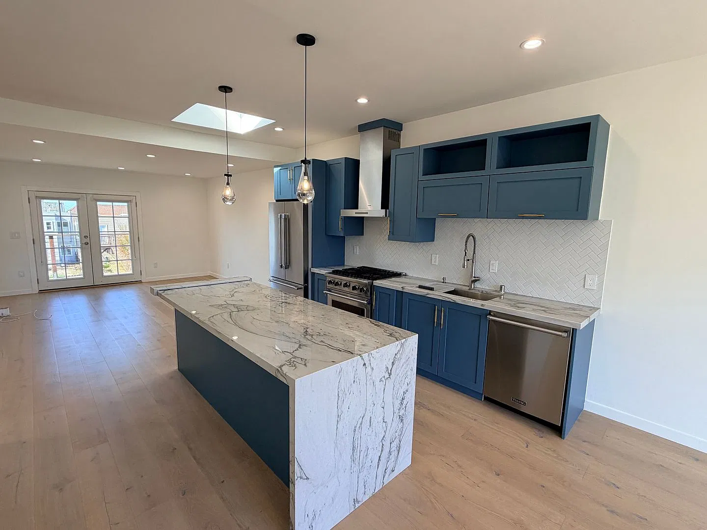 Newly Renovated Luxury Home: 4 BD / 3.5 BA with Private Yard & Tesla Charger — Photo 3