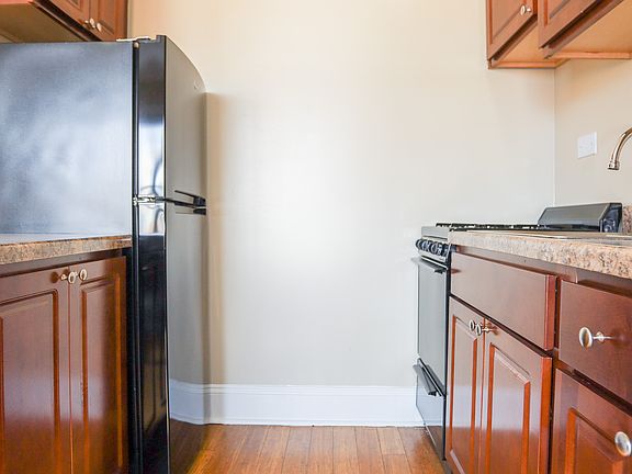 2nd image of 5328 S Cornell Ave #408