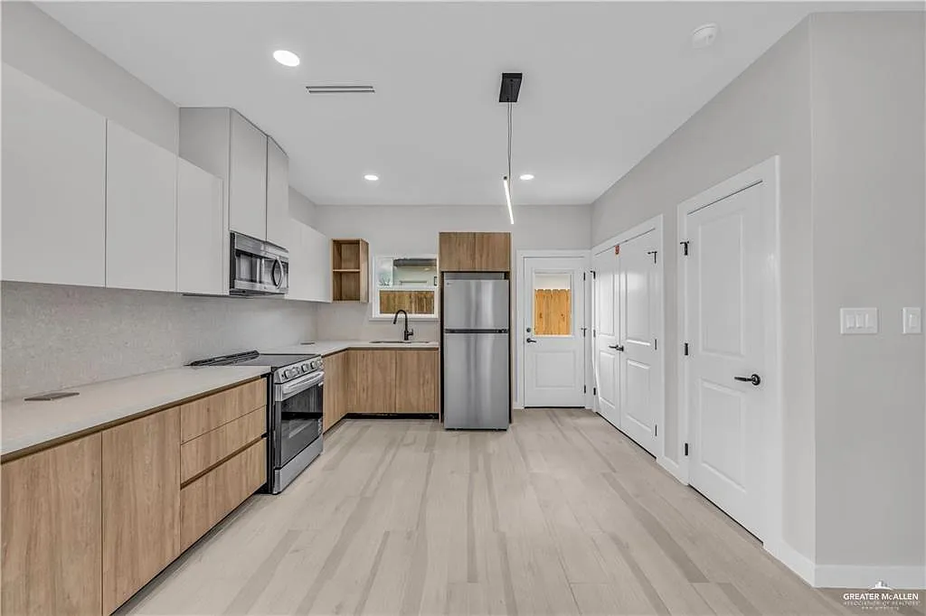 3 bed, 2.0 bath, 4004 sqft, $1,250 — Photo 4