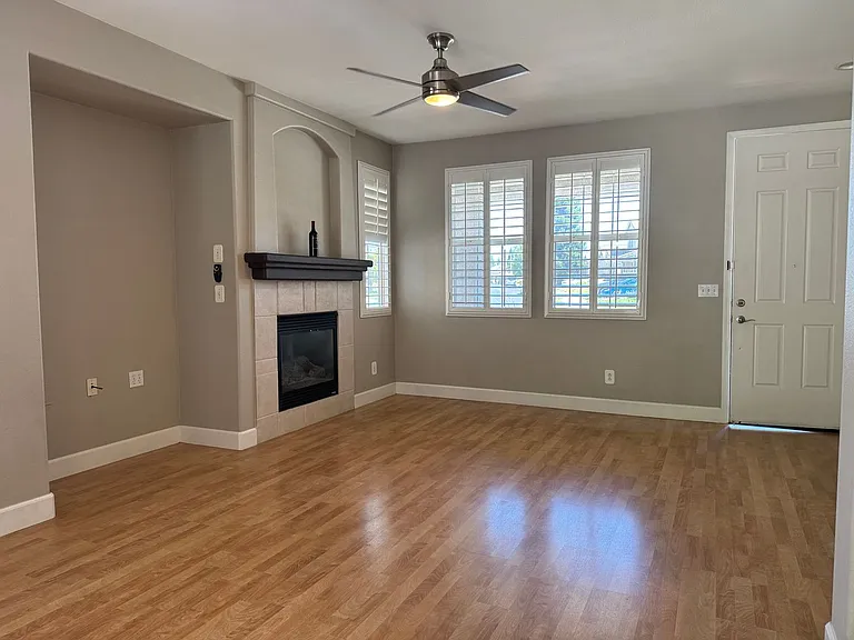 576 Sutherland Ranch Ln — Photo 3
