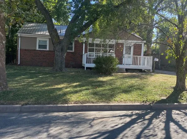 7229 E Castle Dr, Wichita, KS 67207