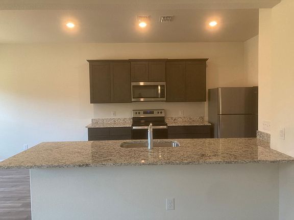 4th image of 2039 Belmont Dr