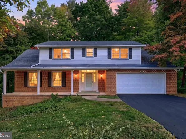 3025 Forrest Ln, York, PA 17402