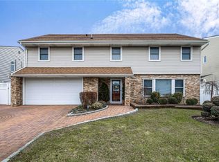 94 Mark Ln, Atlantic Beach, NY