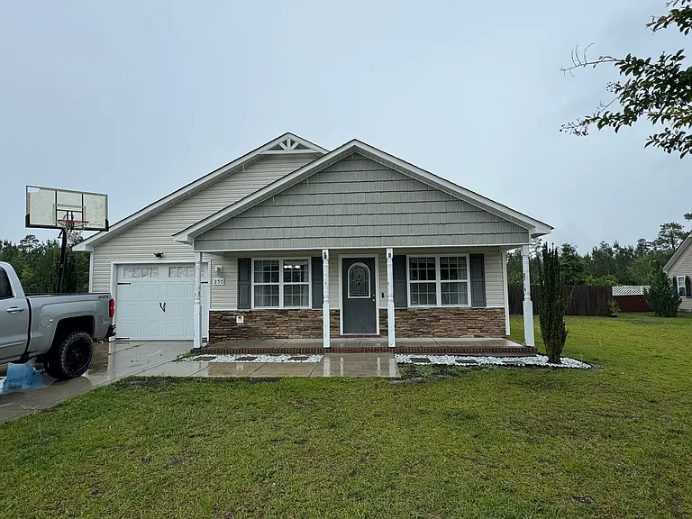 257 Rowland Dr — Photo 1