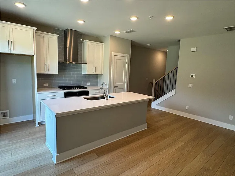 913 Echo Park Dr — Photo 12