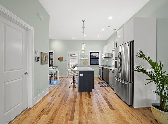 5th image of 2320 W Montana St