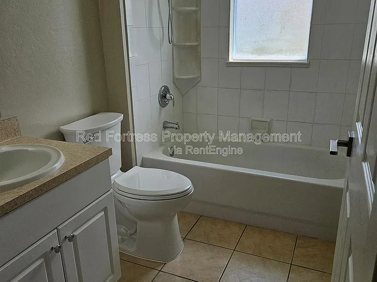 1138 NW 15th Ter — Photo 4