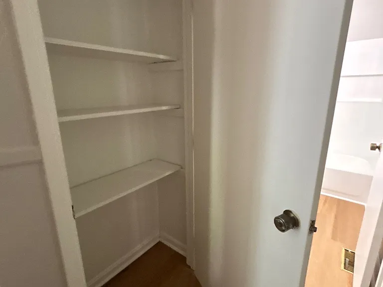 418 Lyndon Ln — Photo 16
