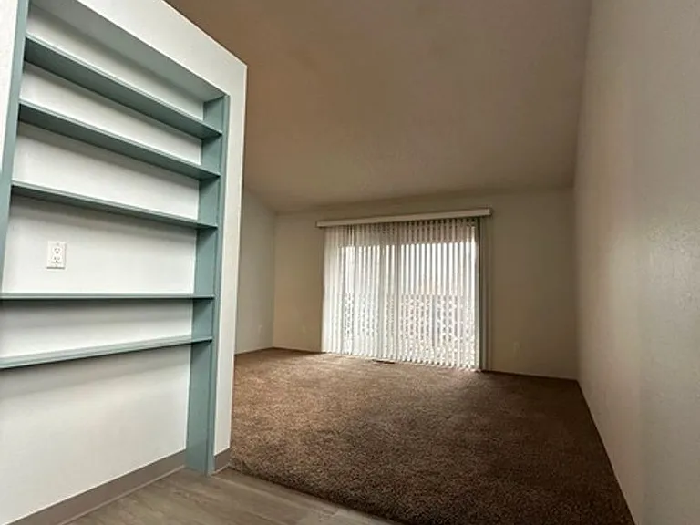762 W Oregon Ave — Photo 3