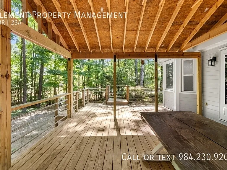 3641 Meadow Creek Ln — Photo 21