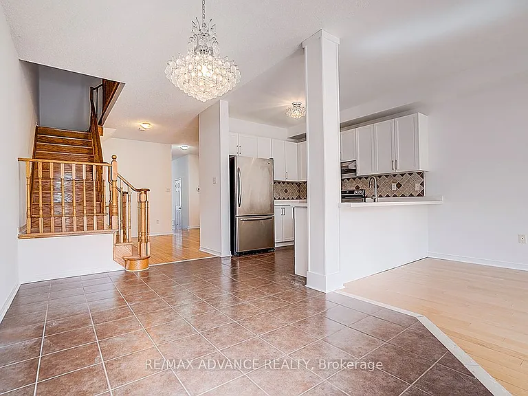 137 Laramie Cres — Photo 13