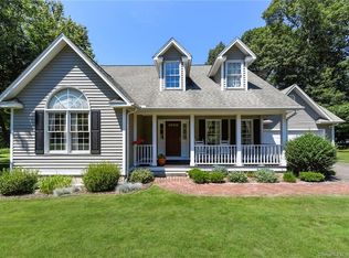 25 Ash Dr, Hamden, CT 06518