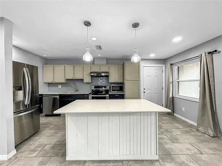 6809 S Himes Ave — Photo 7