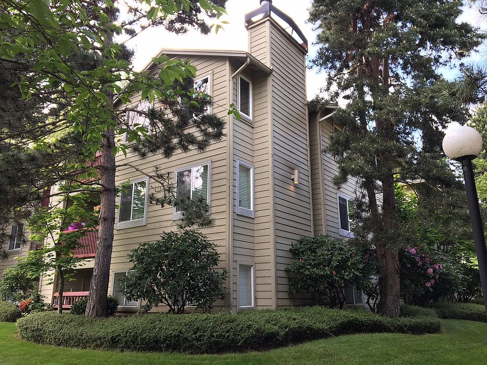 Private, 3rd floor, corner condo