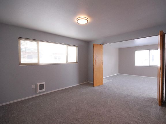 5th image of 3914 2nd Ave NE APT 5