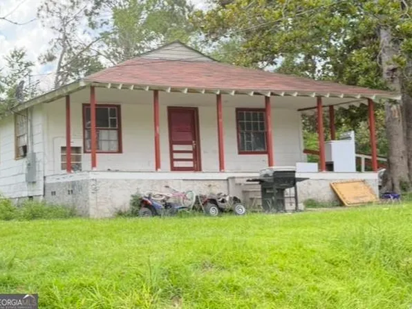224 S Madison St, Lyons, GA 30436