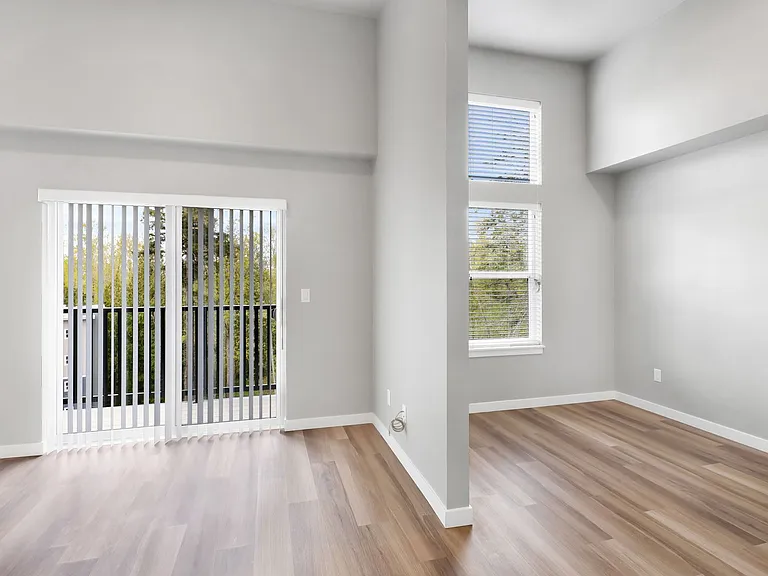 Kingsway Apartments — Photo 29