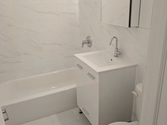 3rd image of 9335 Lamont Ave APT 1M