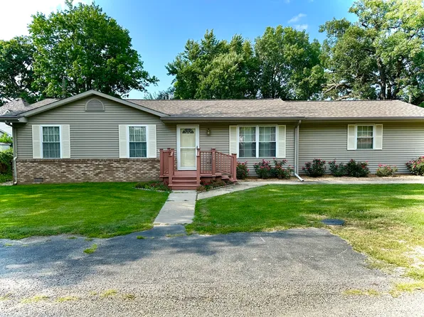 404 E Wilson St, Villa Grove, IL 61956