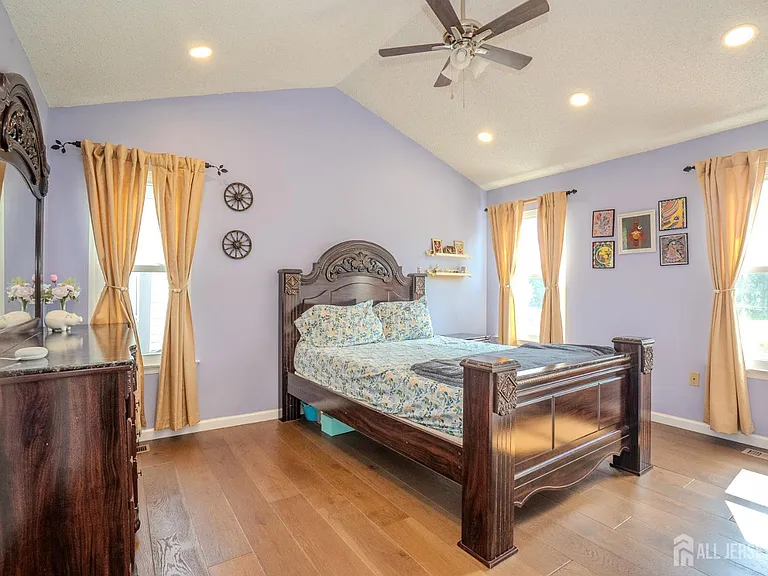 63 Carlisle Ct — Photo 23