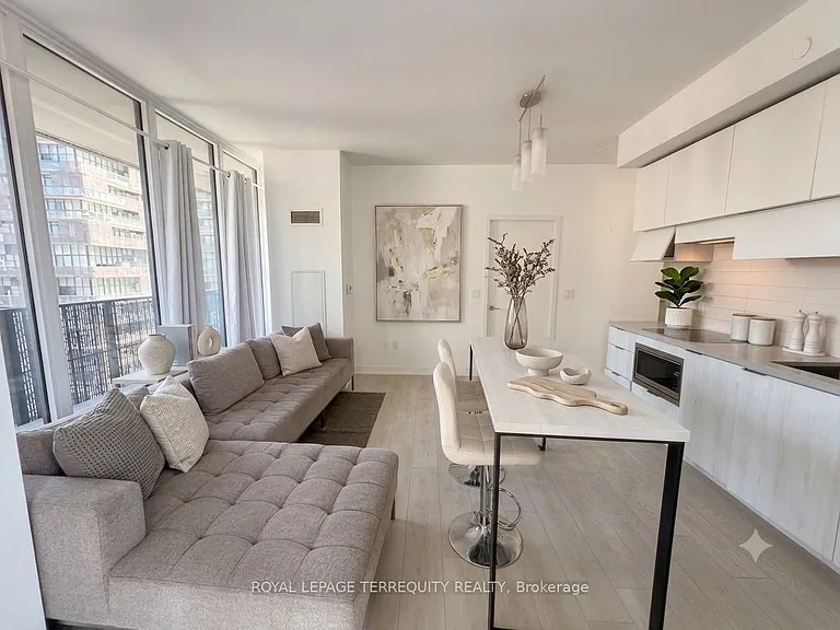 8 Eglinton Ave E #505 — Photo 1