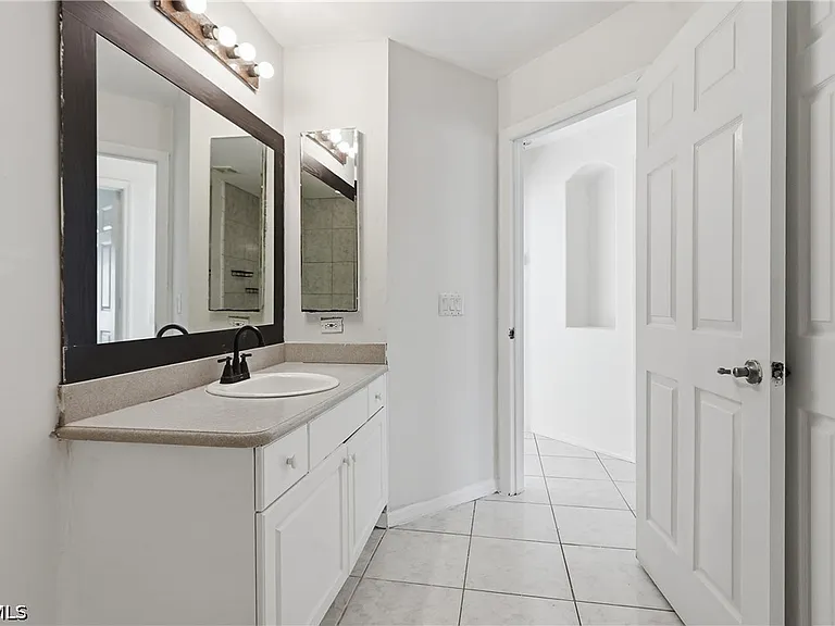 1403 Curtis Ave S — Photo 22