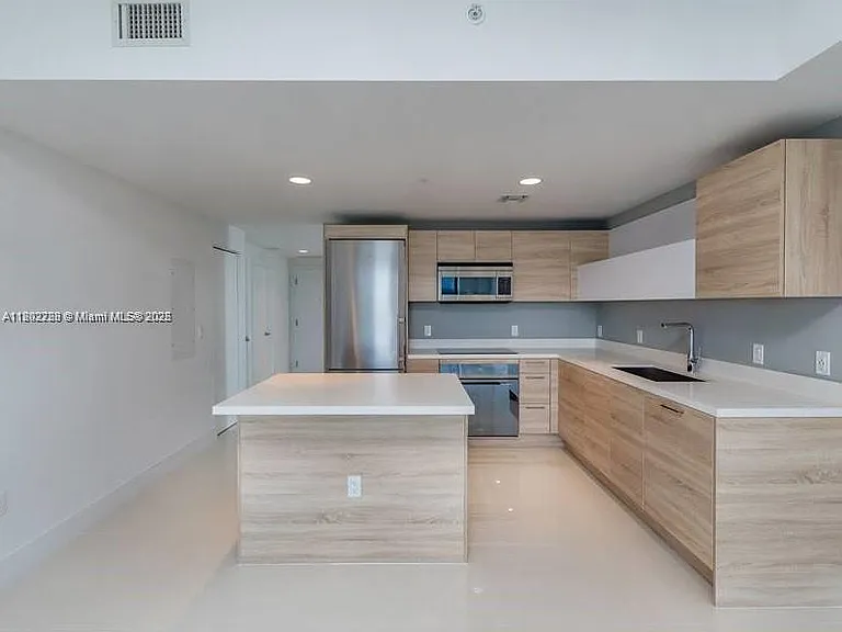 16385 Biscayne Blvd #2103 — Photo 6