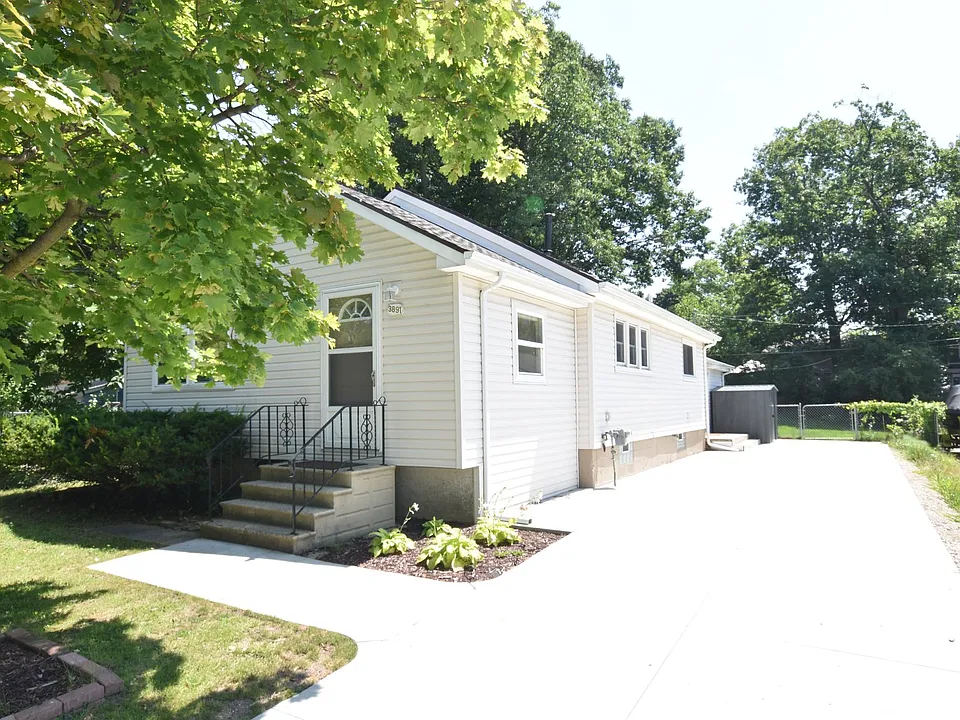 3891 Lawley Ave