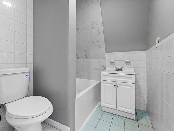 2nd image of 25 Sherman Pl Floor 1