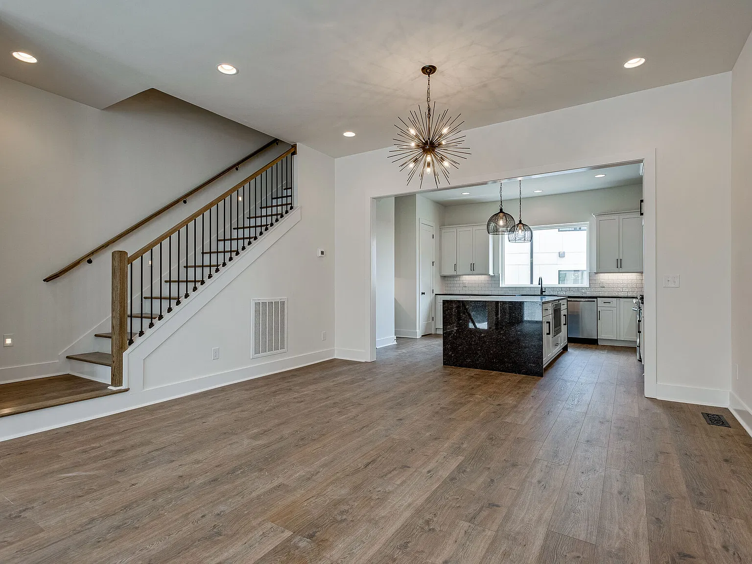 3 bed, 3.5 bath, 1959 sqft, $3,300 — Photo 3