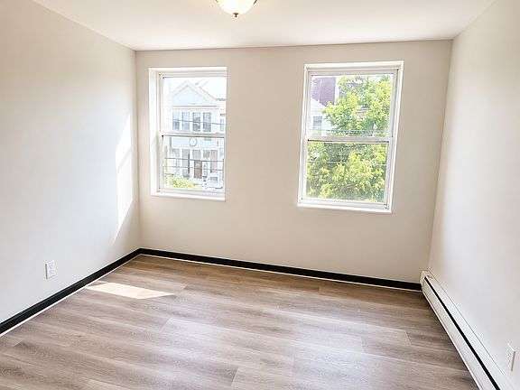 4th image of 292 Osborne Ter #1